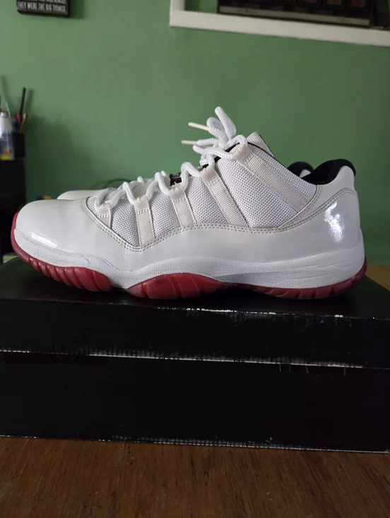 Air Jordan 11 Low "White Cherry" Mens Size 10.5 - Picture 2 of 9